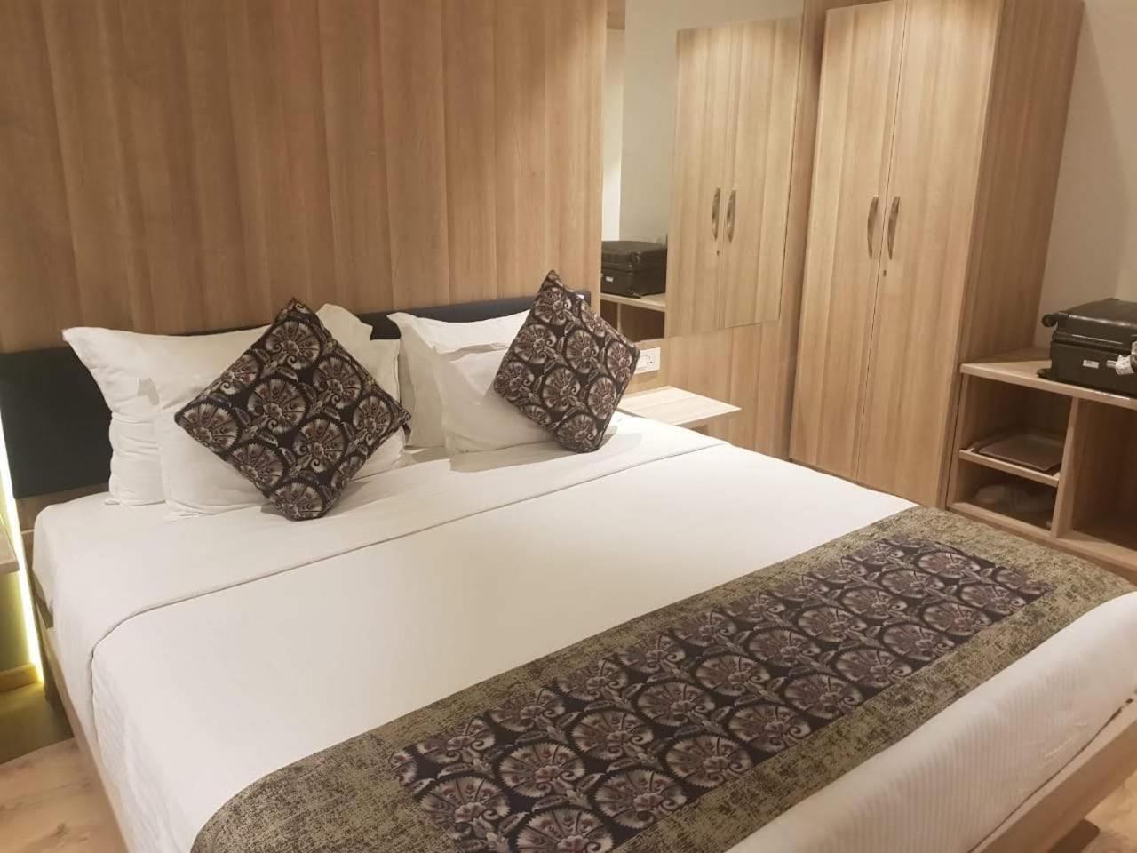 Centre Point Navi Mumbai Ξενοδοχείο Εξωτερικό φωτογραφία
